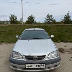 Toyota Avensis T220 2001г