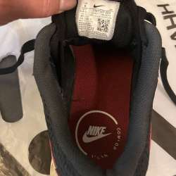 Кроссовок только правый Nike в Санкт-Петербурге