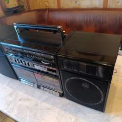 Магнитола, магнитофон Sanyo C-40 блестит в Москве