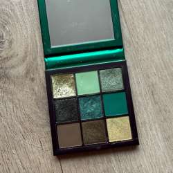 Палетка теней Huda Beauty Emerald Obsessions в Кемерове