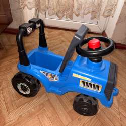 Игрушечная машина в Адлере