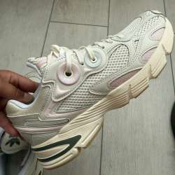 Продам кроссовки Adidas
