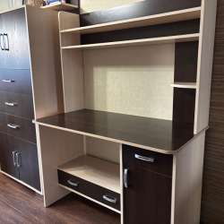Продам письменный/компьютерный стол в Томске