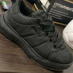 Продам кроссовки новые