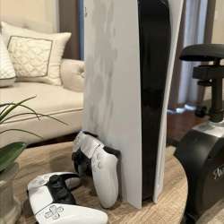 Продам Ps 5 с дисководом и 2 джойстиками в Нижнем Новгороде