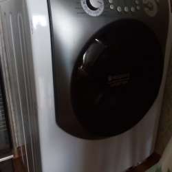 Стиральную машинку Hotpoint Ariston