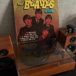 Виниловый проигрыватель ретро с пластинкой BEATLES в Владивостоке фото 15