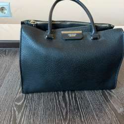 Брендовая сумка Guess.