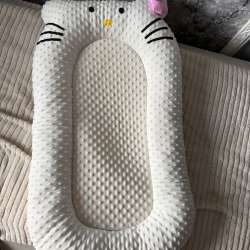 Подушка кокон для новорожденных Hello Kitty