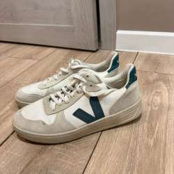 Кроссовки VEJA