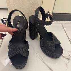 Босоножки Guess в Санкт-Петербурге