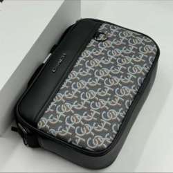 В продаже сумка COACH