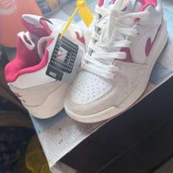 Новые кроссовки Nike в Артеме