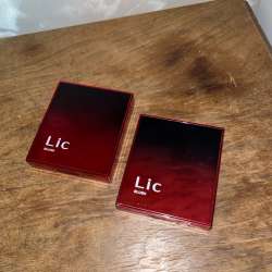 Сияющие румяна для лица LIC