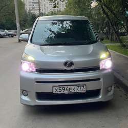 Toyota voxy в Москве фото 5