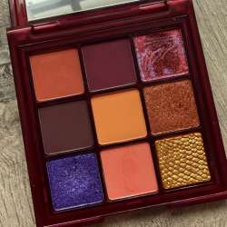 Палетка теней Huda Beauty Wild Chameleon в Кемерове