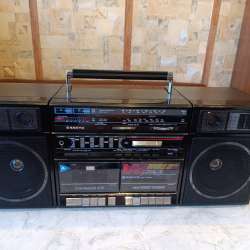 Магнитола, магнитофон Sanyo C-40 блестит