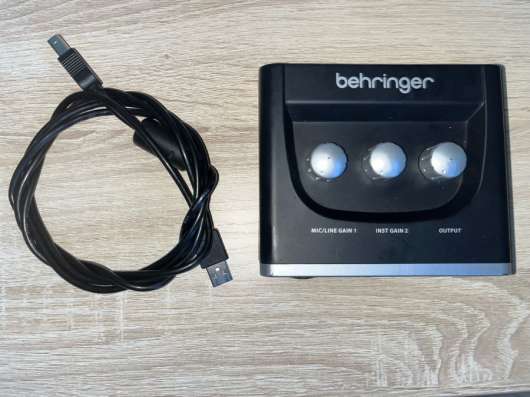 Аудиоинтерфейс Behringer U-Phoria UM2 в Новосибирске