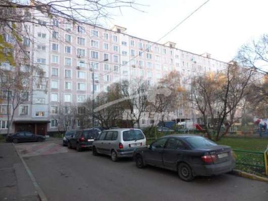 Продам однокомнатную квартиру в Москве. Жилая площадь 35 кв.м. Этаж 6. Дом панельный.