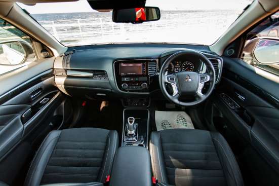 MITSUBISHI OUTLANDER PHEV GG2W в Хабаровске фото 10