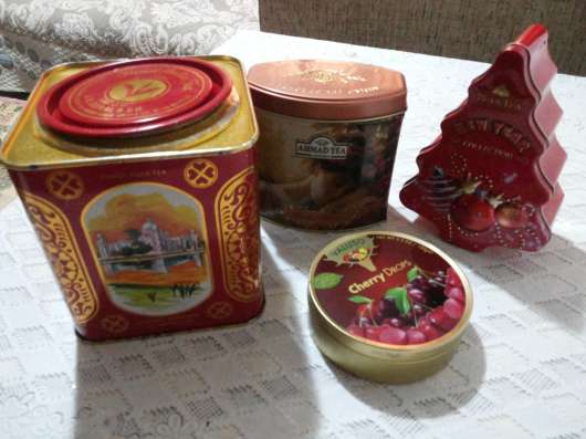 Продаются жестяные банки-Цены перечислены в тексте