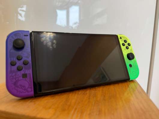 ПРОДАМ Nintendo Switch Oled прошитая в Москве фото 10