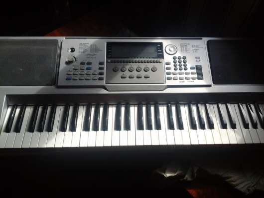 Продам синтезатор DT-1111