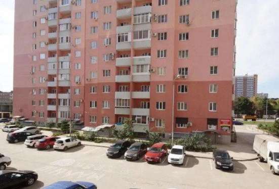 Продам трехкомнатную квартиру в Краснодар.Жилая площадь 92  кв.м.Этаж 15.Дом монолитный.