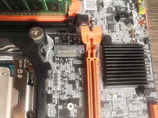 Комплект материнка+ddr4+e5 2670 в Кургане