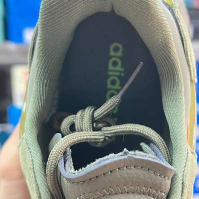 Кроссовки adidas в Москве