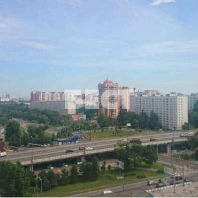Продам однокомнатную квартиру в Москве. Жилая площадь 44 кв.м. Этаж 8. Дом монолитный.