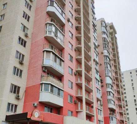 Продам двухкомнатную квартиру в Краснодар.Жилая площадь 70  кв.м.Этаж 7.Дом монолитный.
