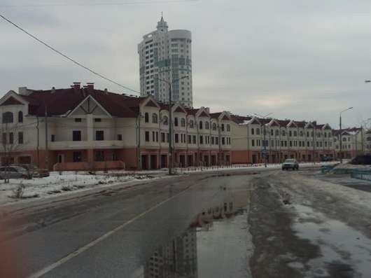 Продам четырехкомнатную квартиру в Красногорске. Жилая площадь 226 кв.м. Дом кирпичный. Есть балкон.