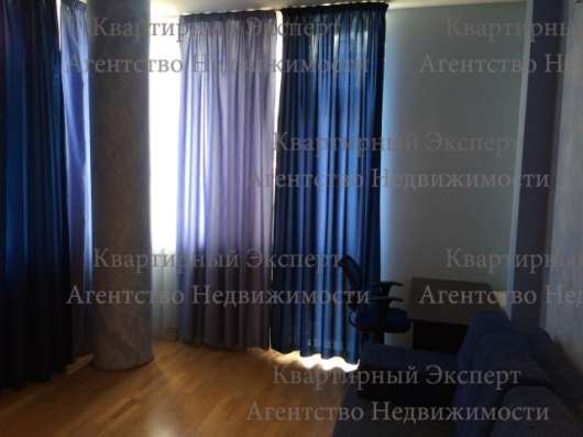 Продам четырехкомнатную квартиру в Москве. Жилая площадь 114,50 кв.м. Этаж 2. Есть балкон.