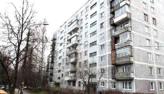 Продам двухкомнатную квартиру в Воскресенске. Жилая площадь 46 кв.м. Этаж 1. Дом панельный.