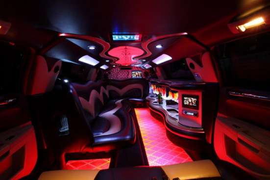 Прокат лимузина Chrysler 300C bentley в Томске фото 7