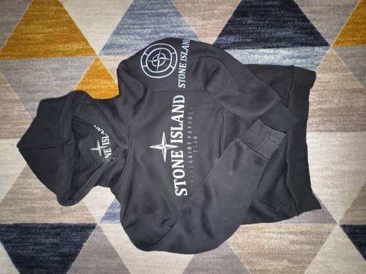 Худи stone island.
