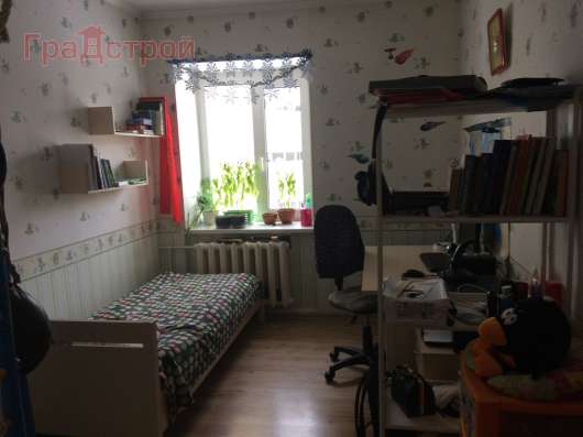 Продам четырехкомнатную квартиру в Вологда.Жилая площадь 130  кв.м.Дом кирпичный.Есть Балкон. в Вологде