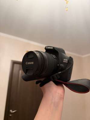 Зеркальный фотоаппарат Canon EOS 2000D