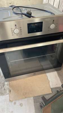 Продам духовой шкаф 15000₽ в Сочи