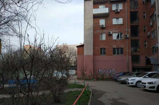 Продам двухкомнатную квартиру в Краснодар.Жилая площадь 82  кв.м.Этаж 2.Дом монолитный.