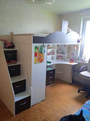 Продам кровать чердак со столом