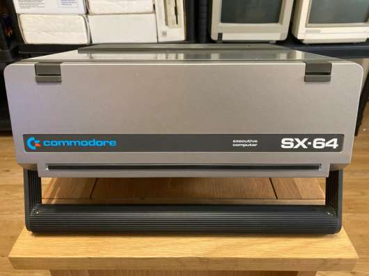 Продаю Commodore SX64 в рабочем состоянии