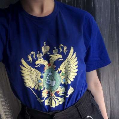 Синяя футболка