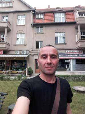 Zviadi, 49 лет, хочет пообщаться
