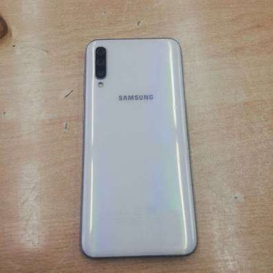 Продам телефон самсунг А50 в Урюпинске