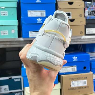 Кроссовки adidas, белые в Москве фото 4