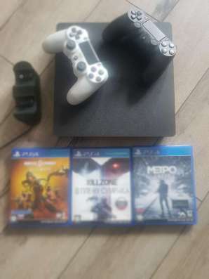 Игровая приставка PS4 в Санкт-Петербурге фото 3