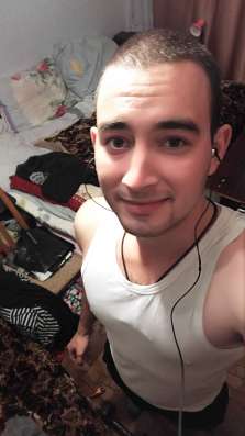Артём, 23 года, хочет пообщаться