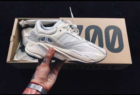 Adidas Yeezy Boost 700
